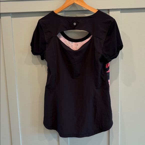 🌸 Lululemon Lightened Up Secret Garden Short Sleeve Top • Size 10 - Picture 4 of 7